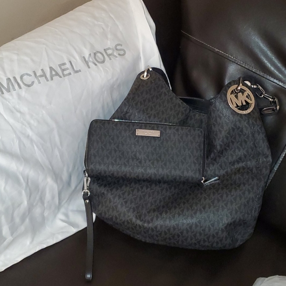 Michael Kors Hobo bag w/ matching wallet - Picture 6 of 7
